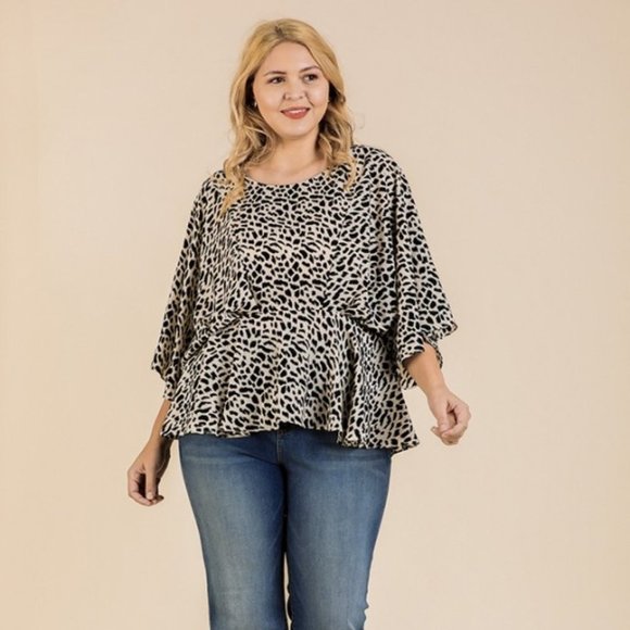 🎈Umgee Plus Animal Print Bell Sleeve White Top - Picture 3 of 5